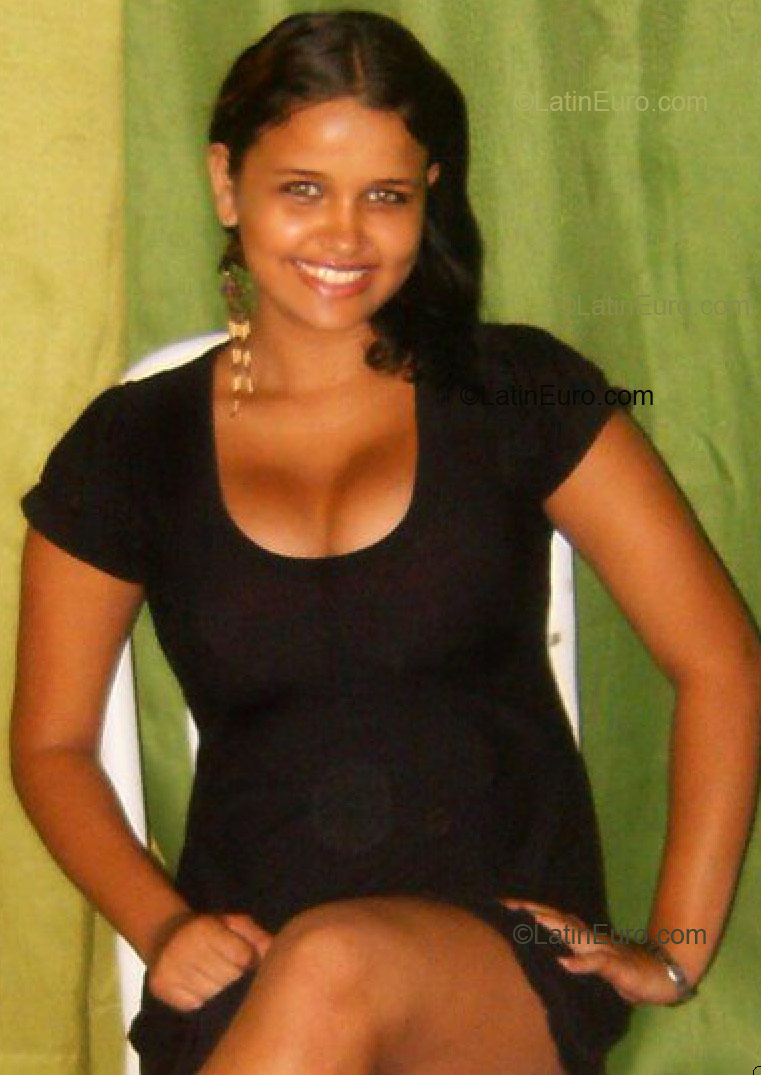 Date this stunning Brazil girl Melissa from Cuiaba B1370