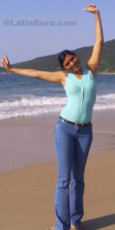 Date this sultry Brazil girl Eliney from Sao Jose BR3764