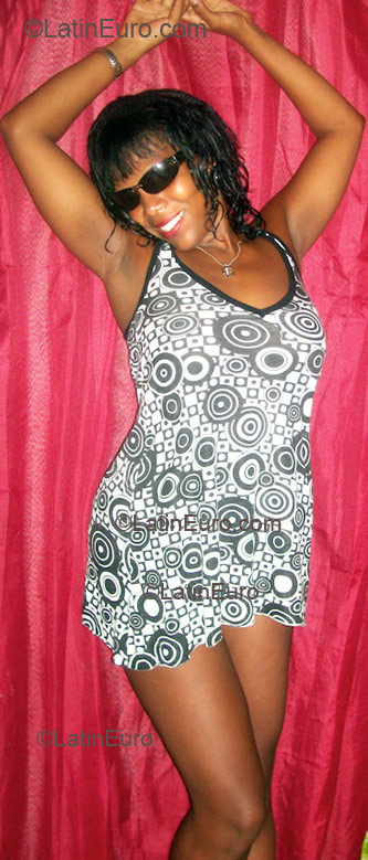 Date this lovely Brazil girl Patricia from Salvador B1398