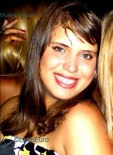 Date this voluptuous Brazil girl Cecilia from Rio De Janeiro B1401