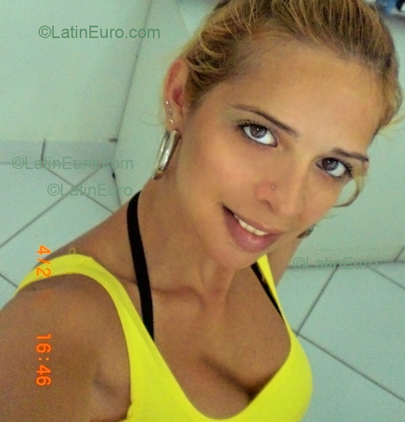 Date this voluptuous Brazil girl Priscilla from Sao Mateus B1464