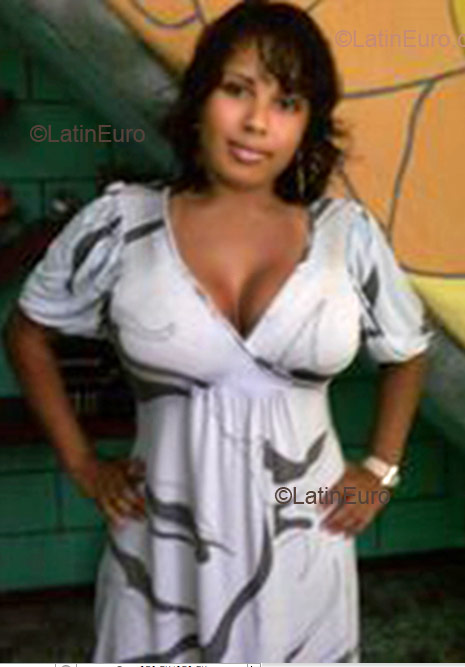 Date this funny Brazil girl Bruna from Rio de Janeiro B1472
