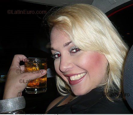 Date this voluptuous Brazil girl Bruna from Gama B1508