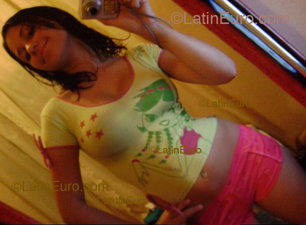 Date this happy Brazil girl Liege from Andira B1561