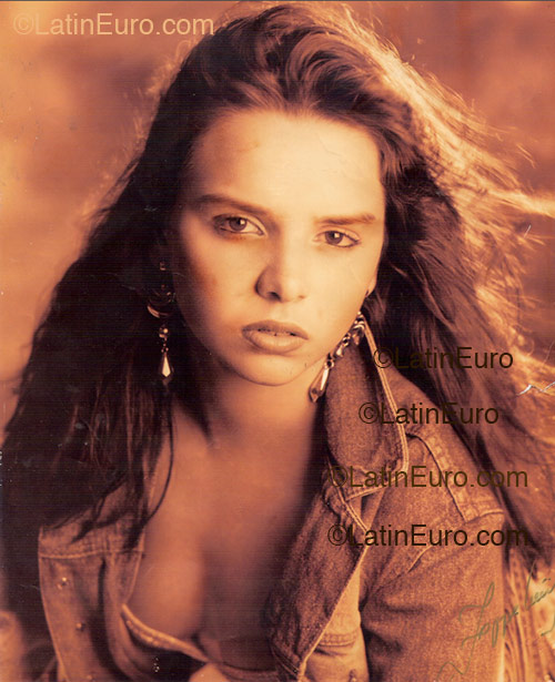 Date this stunning Brazil girl Joice from Arroio do Silva B1618