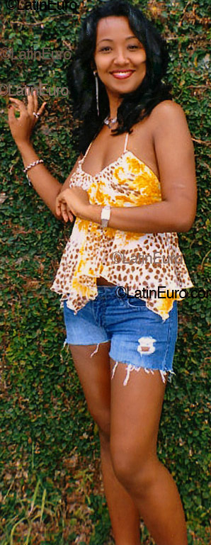 Date this gorgeous Brazil girl Claudiney from Manaus B1628