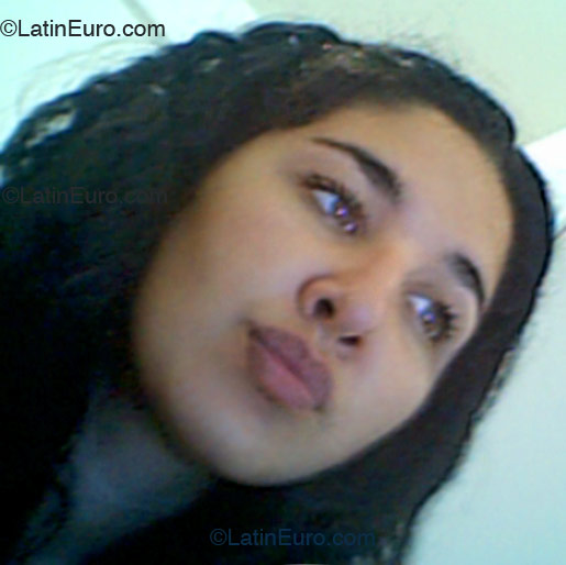 Date this good-looking Brazil girl Ana from Porto Alegre B1693