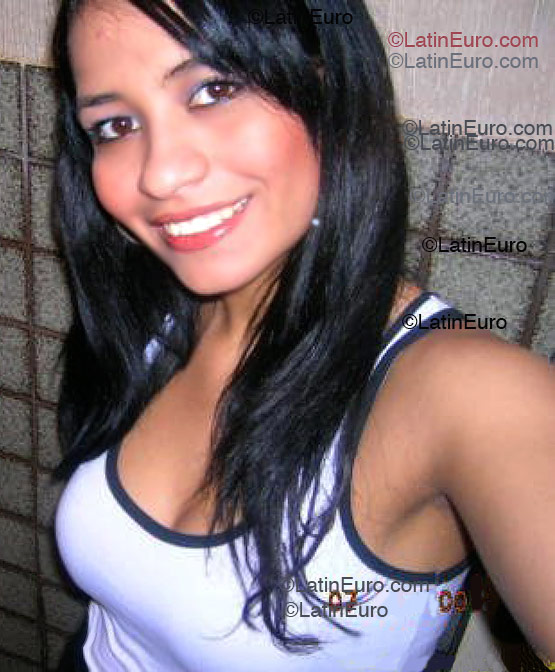 Date this cute Brazil girl Flavia from Campos Dos Goytacazes B1701