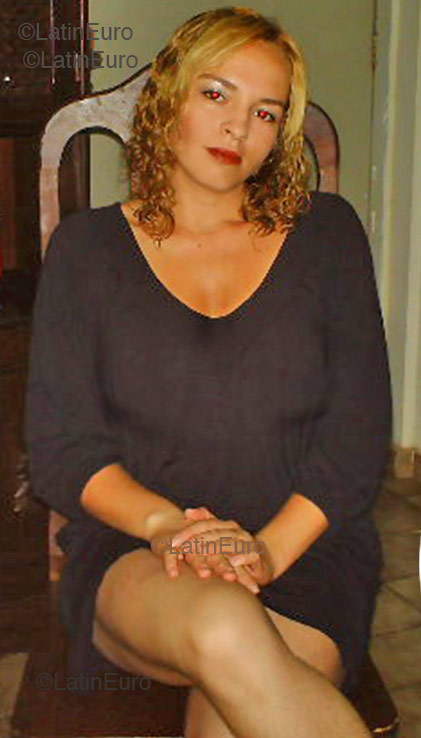 Date this happy Brazil girl Eliza from SANTA LUZIA B1705