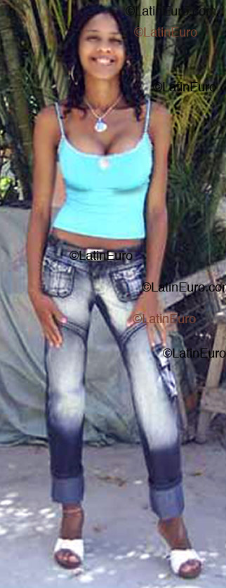 Date this voluptuous Brazil girl Miriene from Dias D'avila B1729