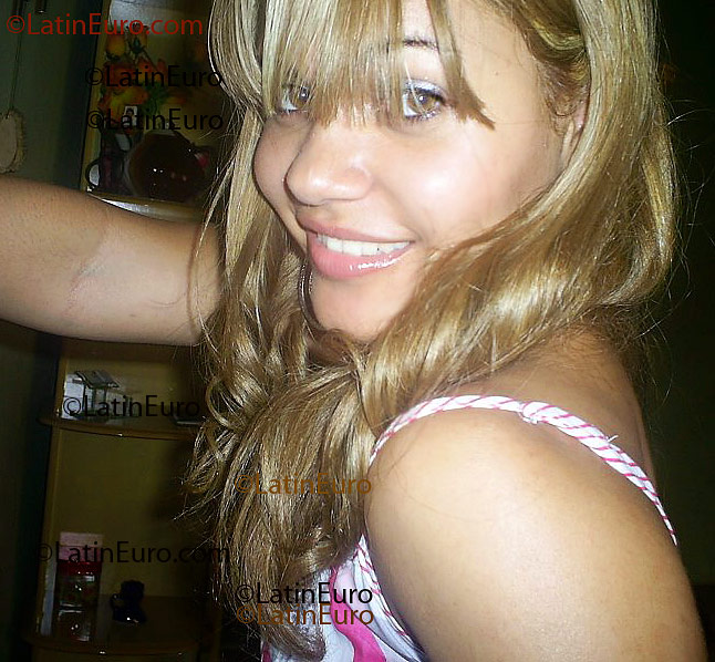 Date this hot Brazil girl Ludmilla from Goiania B1776