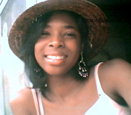 Date this nice looking Brazil girl Juliana from Nova Iguacu B1795