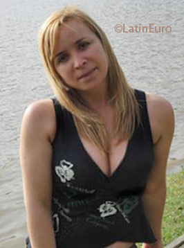 Date this beautiful Brazil girl Ana from Curitiba B1827