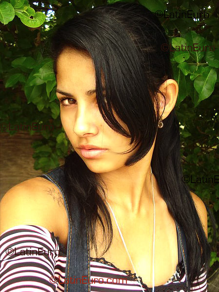 Date this hot Brazil girl Artemisa from Aracruz B1881
