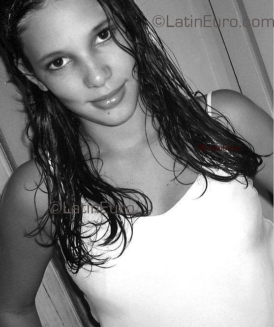 Date this athletic Brazil girl Gleyce from  B1897