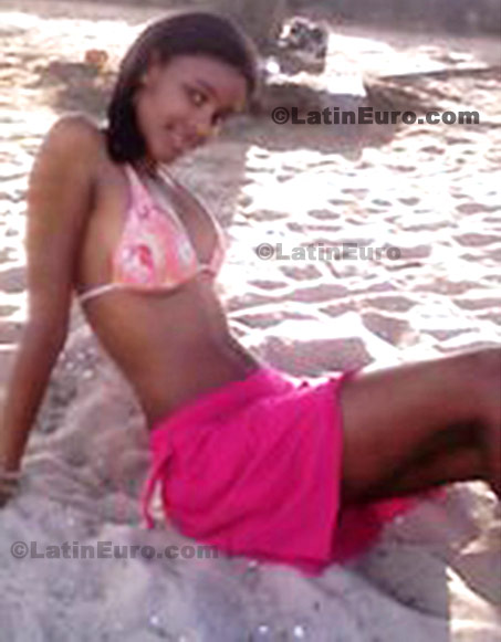 Date this athletic Brazil girl Lilia from Ubatuba B190