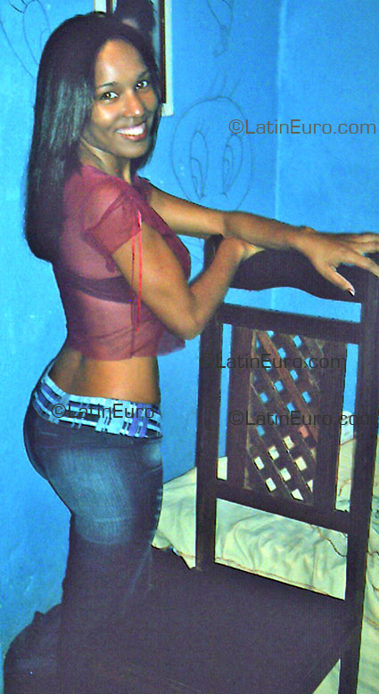 Date this charming Brazil girl Elizandra from Contagem B1904