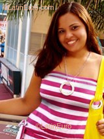 Date this charming Brazil girl Caroline from Rio de Janeiro B1937