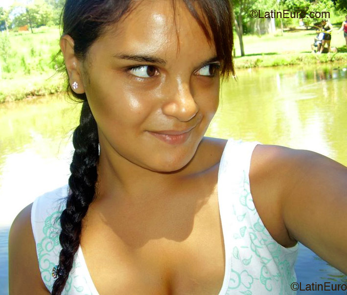 Date this good-looking Brazil girl Josiane from  B1938