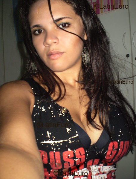 Date this young Brazil girl Cinthia from Fortaleza B1989
