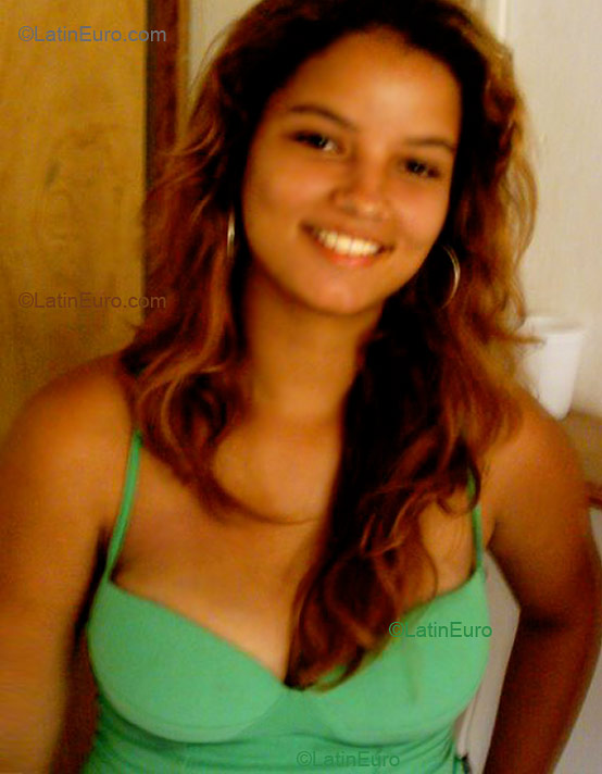 Date this hot Brazil girl Cinthya from Maceio B1993