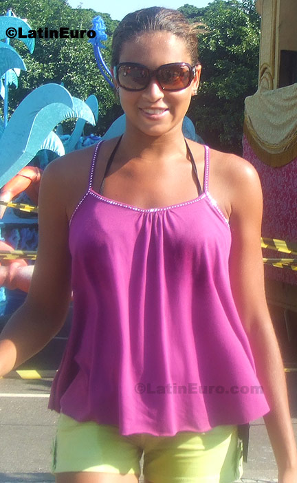 Date this lovely Brazil girl Adriana from Nova Iguacu B202