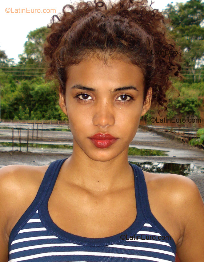 Date this gorgeous Brazil girl Anaoj from Manaus B2025