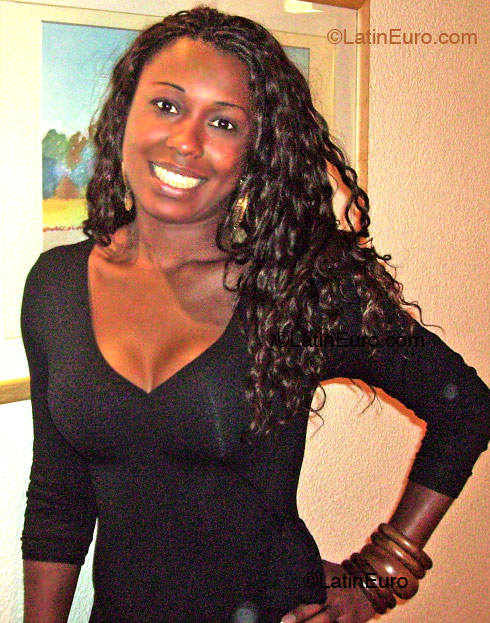 Date this charming Brazil girl Fabiana from Sao Paulo B2040