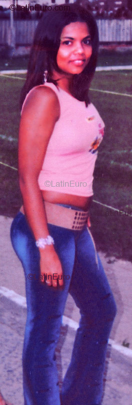 Date this foxy Brazil girl Smaily from  B2055