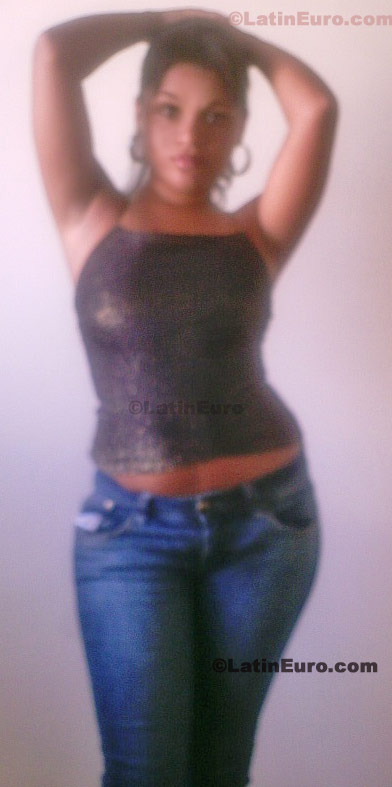 Date this lovely Brazil girl Erika from Aracaju B206