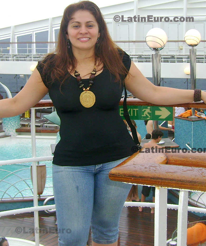 Date this funny Brazil girl Soraya from Brasilia BR3734
