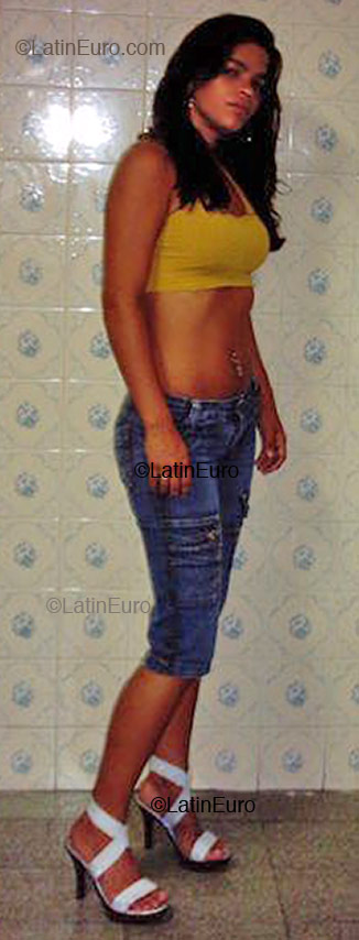 Date this passionate Brazil girl Erica from Rio de Janeiro B2114