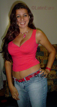 Date this lovely Brazil girl Alyne from Sao Jose dos Campos B2142