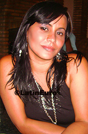 Date this georgeous Brazil girl Janine from Salvador BR3716