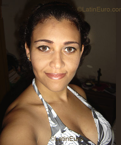 Date this charming Brazil girl Carla from Nova Iguacu B1523