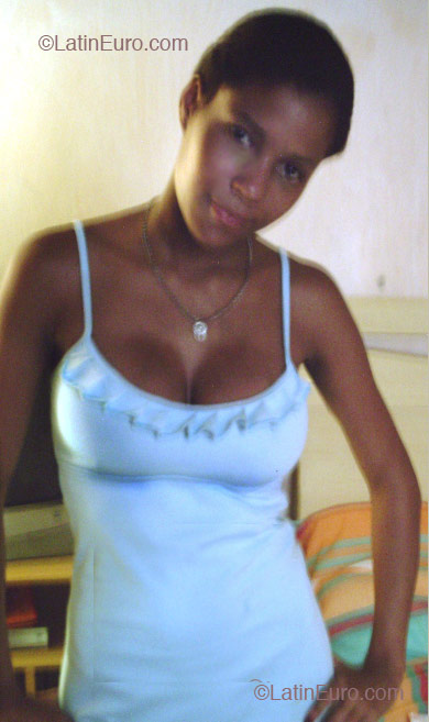 Date this sultry Brazil girl Lucimar from Rio de Janeiro B2165