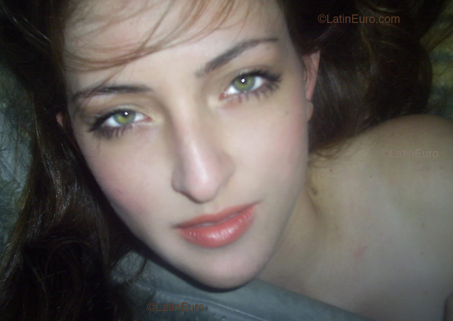 Date this lovely Brazil girl Aline from  B2167