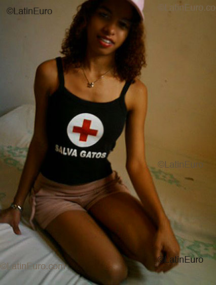 Date this nice looking Brazil girl Susy from Rio de Janeiro B2168