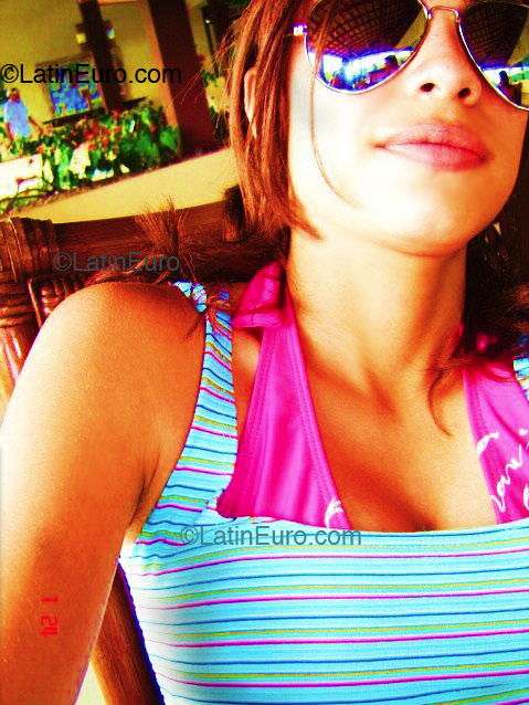 Date this pretty Brazil girl Heloisa from Brasilia B2204