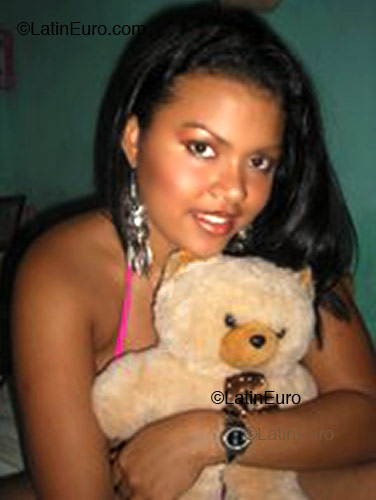 Date this happy Brazil girl Monica from Fortaleza B2209