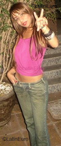 Date this attractive Brazil girl Vanessa from Brasilia B2229