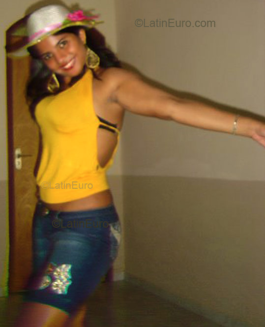 Date this hot Brazil girl Osvania from  B2260