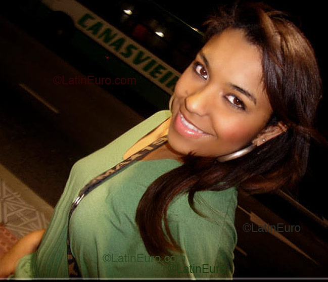 Date this charming Brazil girl Ana from Florianopolis B2299