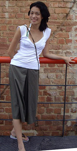 Date this nice looking Brazil girl Glaucia from SAO PAULO B2305