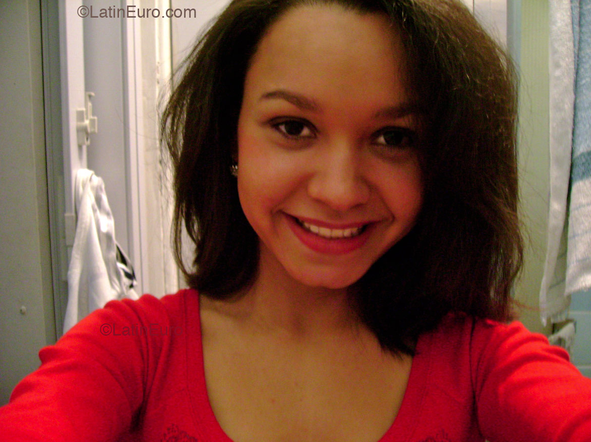 Date this young Brazil girl Monique from Fortaleza B2334