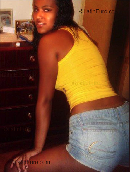Date this cute Brazil girl Alline from RIO DE JANEIRO B2347