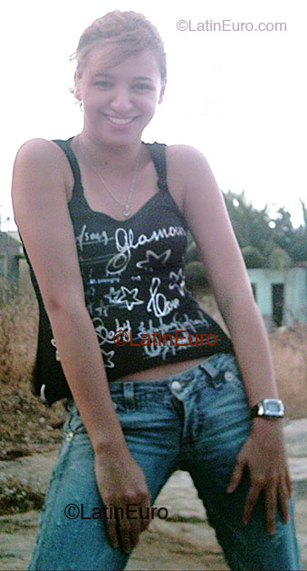 Date this attractive Brazil girl Nagyla from  B2370