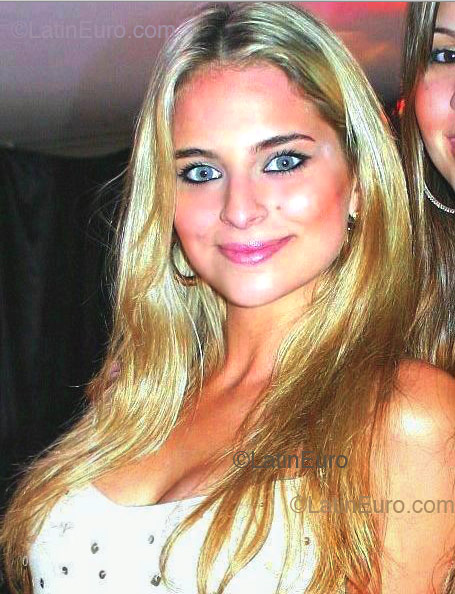 Date this foxy Brazil girl Kethy from Curitiba B2387