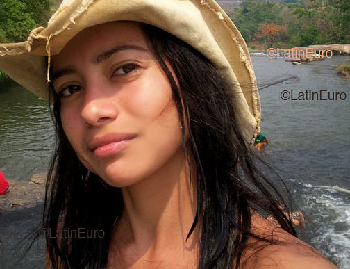 Date this athletic Brazil girl Geizimar from  B2393