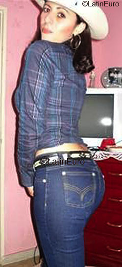 Date this voluptuous Brazil girl Renata from  B2412